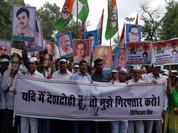 शिवराज सिंह के देशद्रोही कहने पर दिग्विजय सिंह उतरे सड़क पर, मार्च निकाला शिवराज सिंह के देशद्रोही कहने पर दिग्विजय सिंह उतरे सड़क पर, मार्च निकाला