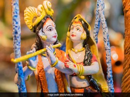 Krishna Janmashtami 2019: इन 8 भजनों के बिना अधूरा है जन्माष्टमी का त्योहार, सुनते ही कृष्णमय हो जाता है संसार Krishna Janmashtami 2019: इन 8 भजनों के बिना अधूरा है जन्माष्टमी का त्योहार, सुनते ही कृष्णमय हो जाता है संसार