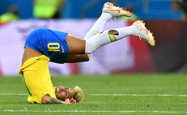 Diving School! Neymar Teaches Kids To Fall And Roll