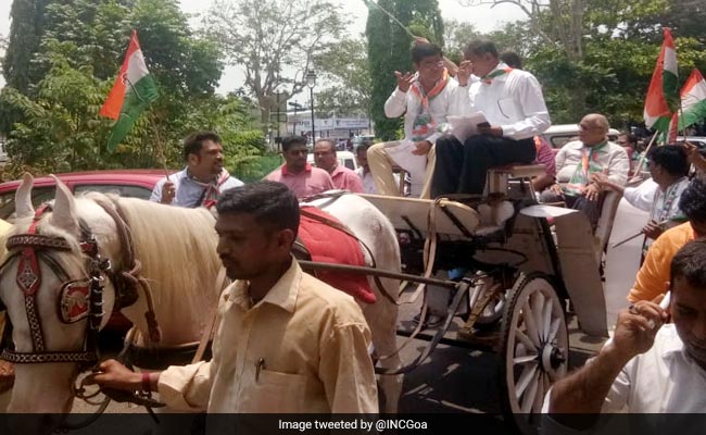Goa Congress Leaders Travel In Horse Carriage To Protest Fuel Price Hike