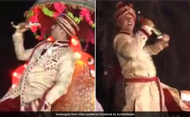 VIDEO: दूल्हे ने बारात में किया 'जुम्मा चुम्मा दे दे' पर डांस, देखकर आ जाएगा मजा