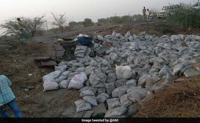 गुजरात: भावनगर-अहमदाबाद हाईवे पर ट्रक पलटने से 19 की मौत, 7 घायल