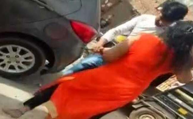 गुरुग्राम: मामूली कहासुनी के बाद दबंग लेडी ने ऑटोवाले को मारी गोली