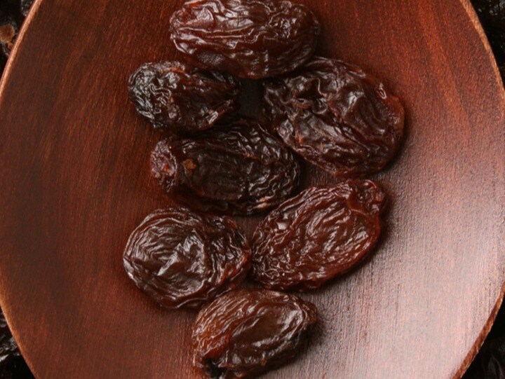 भीगे मुनक्का के फायदे