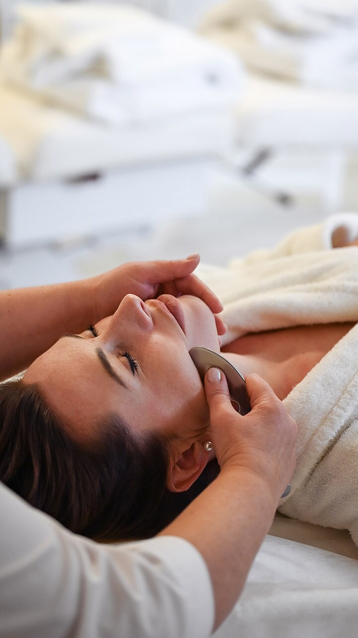 Ditch face roller for Gua Sha technique 