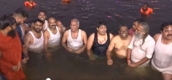 Kartik Purnima 2023: CM Bhupesh Baghel à¤¨à¥ à¤à¤¾à¤°à¥à¤¨ à¤¨à¤¦à¥ à¤®à¥à¤ à¤²à¤à¤¾à¤ à¤à¤¸à¥à¤¥à¤¾ à¤à¥ à¤¡à¥à¤¬à¤à¥