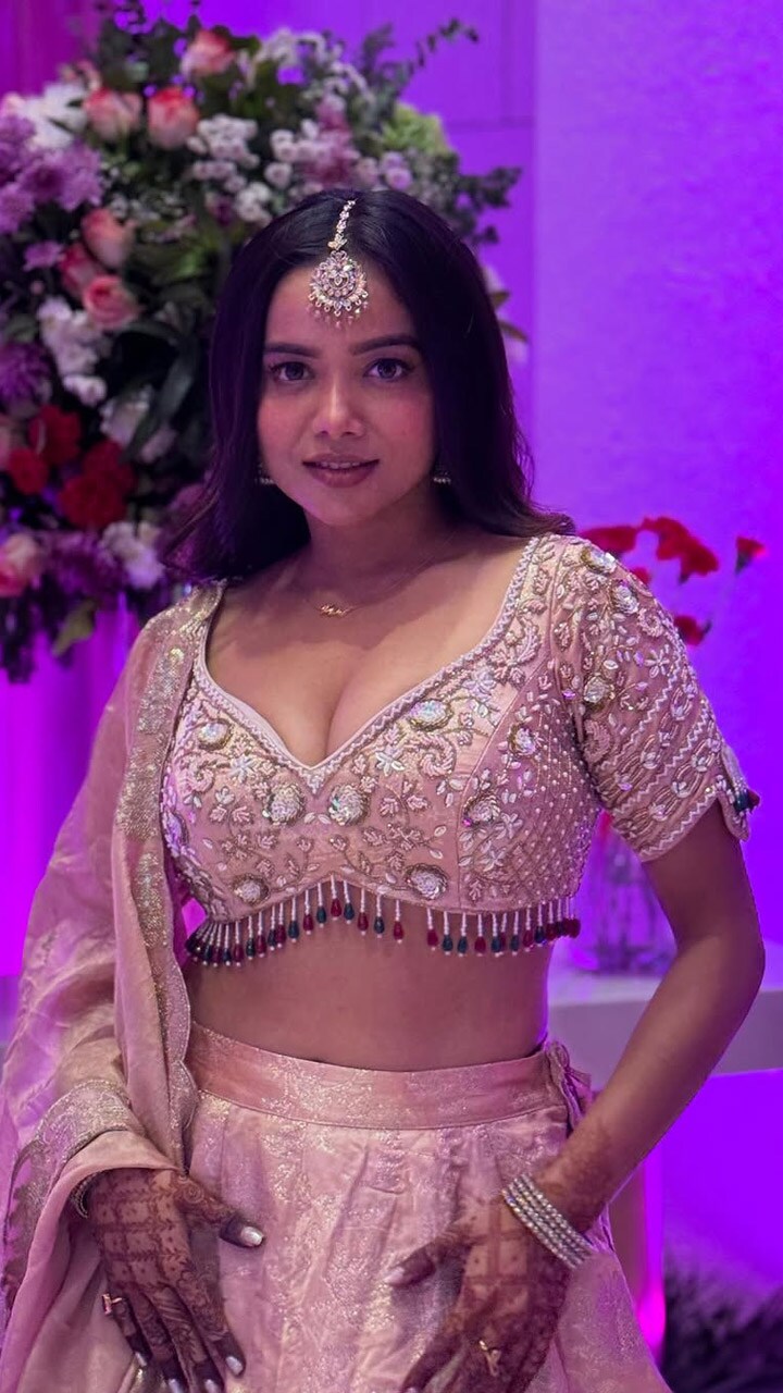 Manisha Rani Looks Mesmerizing in a Chic Lehenga