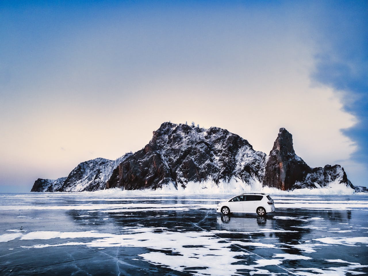 7 Chinese Tourists Dead After Bus Sinks In Russia's Frozen Lake Baikal