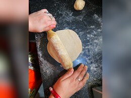 क्या आप भी किचन के स्लैब पर बेलते हैं रोटियां? जान लीजिए आपकी सेहत पर पड़ता है कैसा असर क्या आप भी किचन के स्लैब पर बेलते हैं रोटियां? जान लीजिए आपकी सेहत पर पड़ता है कैसा असर