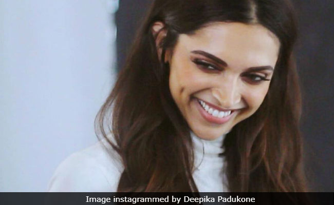 As If Deepika Padukone's Dimpled Smile Was Not Enough To 'Melt' Hearts, Ranveer Singh Added A Comment