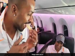 VIDEO: फ्लाइट में धोनी से मजाक करने पहुंचे हार्दिक पंड्या, माही ने ऐसे भगाया VIDEO: फ्लाइट में धोनी से मजाक करने पहुंचे हार्दिक पंड्या, माही ने ऐसे भगाया