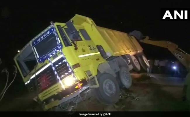 यूपी: तेज रफ्तार ट्रक और ट्रैक्टर में जोरदार टक्कर, 7 की मौत