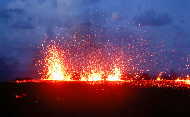 Ash Cloud Cover Cars With Gray Dust After Hawaii Volcano Sparks Aviation Red Alert
