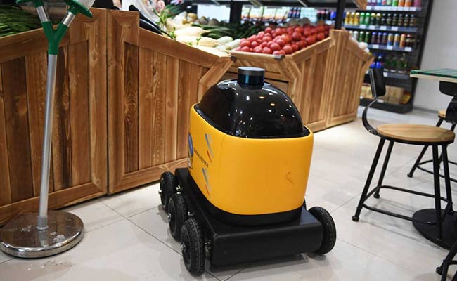 In China, Yellow Robot Becomes The New Delivery Boy