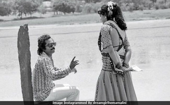 In Hema Malini's Rare Throwback Post, A Pic From <i>Sholay</i>. Can You Identify The Other Person?