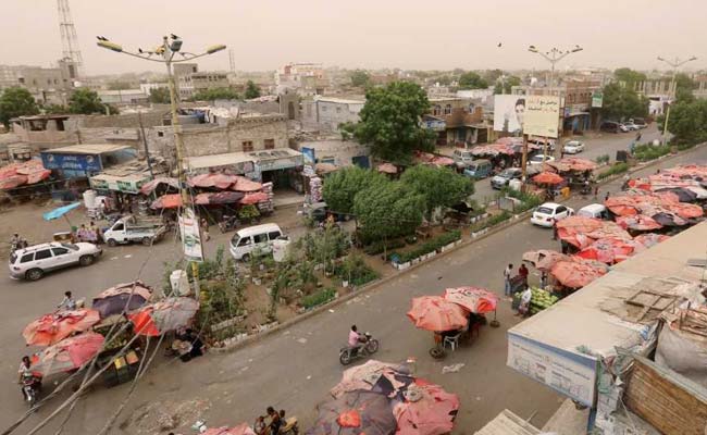 Saudi-Led Coalition Poised to Take Airport of Yemen's Main Port City