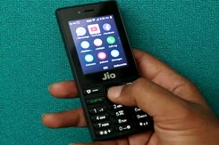 WhatsApp And YouTube On Jio Phone: Hands-On Impressions WhatsApp And YouTube On Jio Phone: Hands-On Impressions