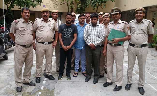 आधार से मोबाइल लिंक करते वक्त जालसाज़ी, फर्जी सिमों के जरिए ठगने वाला गिरोह पकड़ा गया