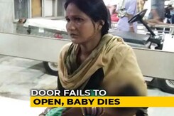 Baby Dies In Locked Ambulance; Parents Stopped From Breaking Windows Baby Dies In Locked Ambulance; Parents Stopped From Breaking Windows