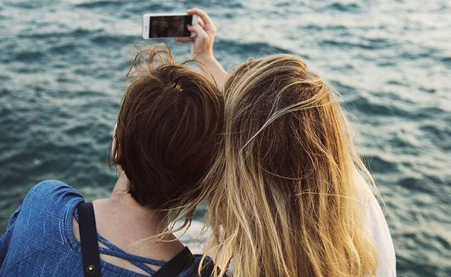 Are Selfies Slimmer? Study Finds Self-Portraits Influence Body Perceptions