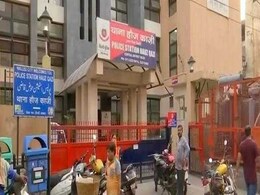 दिल्ली : फीस ना भरने पर स्कूल ने केजी के छात्रों को बेसमेंट में बंद किया, मामला दर्ज दिल्ली : फीस ना भरने पर स्कूल ने केजी के छात्रों को बेसमेंट में बंद किया, मामला दर्ज