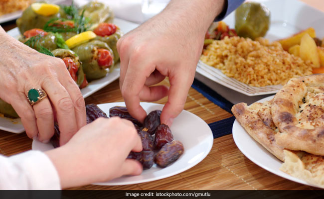 हापुड़ में धनिया, हल्दी, काली मिर्च में लकड़ी का बुरादा मिला, यूपी के कई जिलों में खाद्य विभाग की छापेमारी