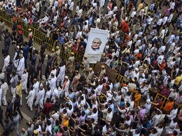 For Final Glimpse Of Ex-PM Vajpayee, People Skipped Work, Climbed Trees For Final Glimpse Of Ex-PM Vajpayee, People Skipped Work, Climbed Trees