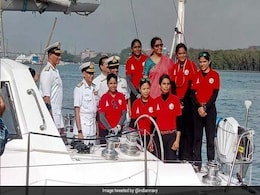 बोट पर 254 दिनों में पूरी दुनिया का चक्कर लगाकर भारत लौटीं नौसेना की 6 जाबांज महिला अफसर बोट पर 254 दिनों में पूरी दुनिया का चक्कर लगाकर भारत लौटीं नौसेना की 6 जाबांज महिला अफसर