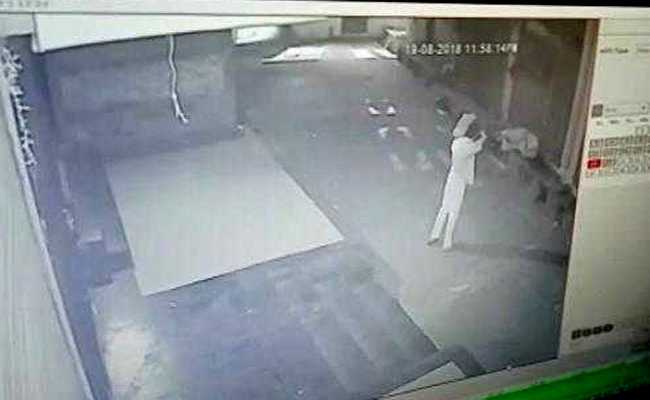 On CCTV, Man Hits Sleeping Driver With A Heavy Stone Allegedly To Steal