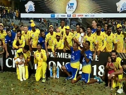 IPL 2018 : चैंपियंस के साथ नजर आई धोनी की बेटी जीवा, ग्रासिया और हिनाया ने भी की मस्ती IPL 2018 : चैंपियंस के साथ नजर आई धोनी की बेटी जीवा, ग्रासिया और हिनाया ने भी की मस्ती