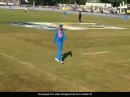 IRELAND V INDIA: बाउंड्री पर आकर विराट कोहली ने किया फैन्स को इशारा, झूम उठा स्टेडियम IRELAND V INDIA: बाउंड्री पर आकर विराट कोहली ने किया फैन्स को इशारा, झूम उठा स्टेडियम