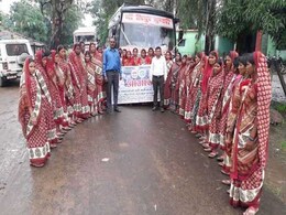 तेंदूपत्ता इकट्ठा करने वालों को जूते-चप्पल के साथ 'कैंसर' बांट रही मध्यप्रदेश सरकार तेंदूपत्ता इकट्ठा करने वालों को जूते-चप्पल के साथ 'कैंसर' बांट रही मध्यप्रदेश सरकार