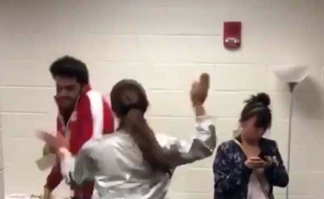 जैकलिन फर्नांडिज से इस एक्टर ने किया कुछ ऐसा मजाक, खो बैठीं आपा और करने लगीं उसकी पिटाई...