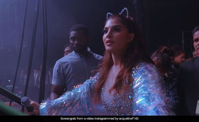 जैकलिन ने स्टेज पर सलमान खान के साथ लगाए कुछ ऐसे ठुमके, वीडियो हुआ VIRAL