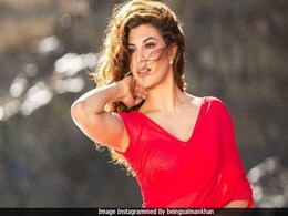 <i>Race 3</i>: Salman Khan 'Chweetly' Posted Pic Of Jacqueline Fernandez In A Red <i>Sari</i> And It's Viral <i>Race 3</i>: Salman Khan 'Chweetly' Posted Pic Of Jacqueline Fernandez In A Red <i>Sari</i> And It's Viral