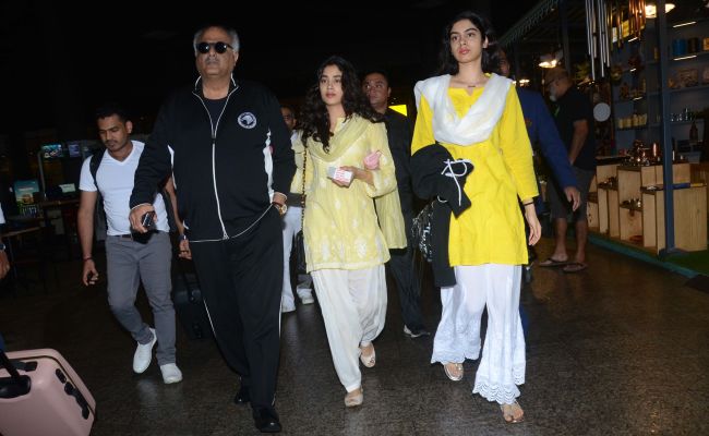 Twinning In Yellow, Janhvi and Khushi Kapoor Set Sibling Style Goals