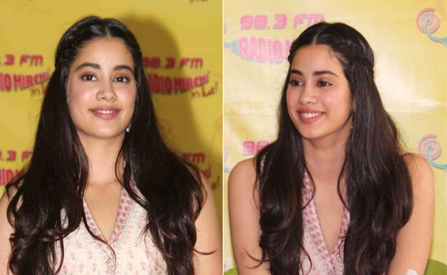 Janhvi Kapoor's Braid Will Be Monsoon Hairstyle Goals For Every Long-Haired Girl