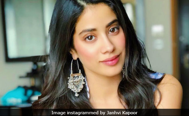 Janhvi Kapoor's Pic Goes Viral, 'Sridevi Lives Through You' The Internet Tells Her