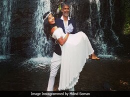 मिलिंद सोमन ने खोला राज, कभी-कभार बीवी 'पापाजी' कहकर भी बुला लेती है- देखें वीडियो मिलिंद सोमन ने खोला राज, कभी-कभार बीवी 'पापाजी' कहकर भी बुला लेती है- देखें वीडियो