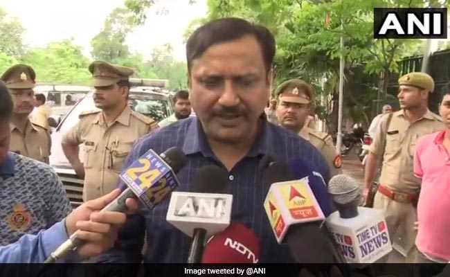 योगी राज में बेखौफ लुटेरे, UP के सबसे सुरक्षित जगह राजभवन के पास गार्ड की हत्या, कैश वैन से 20 लाख की लूट