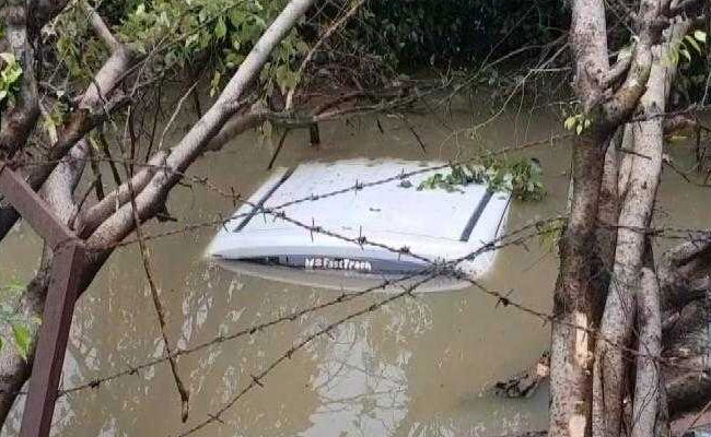 बारिश से दिल्ली-एनसीआर का हाल-बेहाल, गाजियाबाद में पार्किंग में डूबी गाड़ियां, देखें तस्वीरें