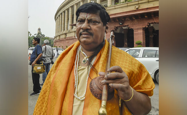 Andhra MP Dresses As Famous Saint-Poet To Raise Special Status Demand