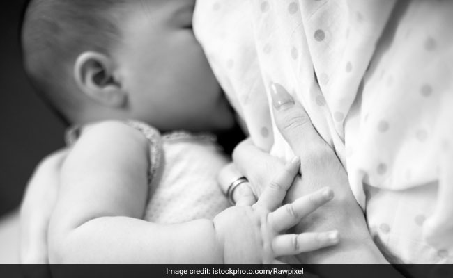 Shamed For Breastfeeding In Public, She 'Covered Up' In The Best Way Ever