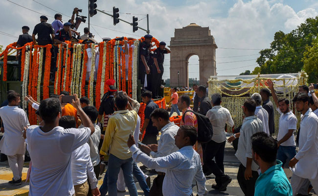 Atal Bihari Vajpayee Funeral Highlights: Former PM Cremated, Thousands Pay Tributes