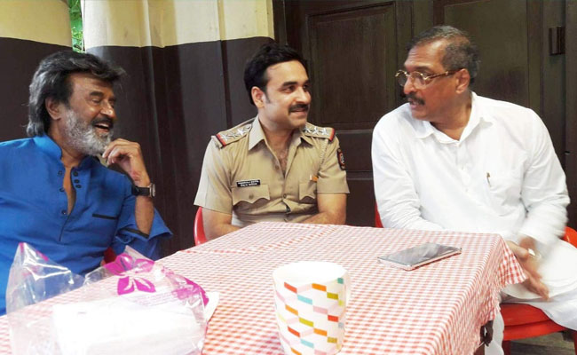 तमिल फिल्म में पंकज त्रिपाठी का डेब्यू, 'काला' के सेट पर कुछ ऐसे दिखे स्टार्स