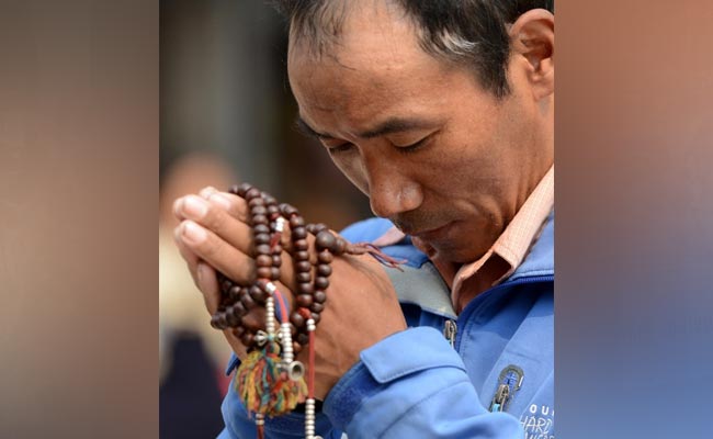 Nepali Sherpa Summits Mount Everest For A Record 22nd Time