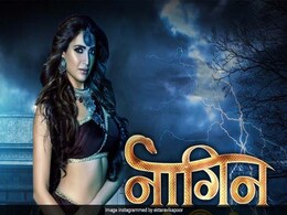 'नागिन 3' की टीम हुई कन्फ्यूज, नागिन डांस से पहले दिखाया 'बाबाजी का ठुल्लू'... देखें वीडियो 'नागिन 3' की टीम हुई कन्फ्यूज, नागिन डांस से पहले दिखाया 'बाबाजी का ठुल्लू'... देखें वीडियो