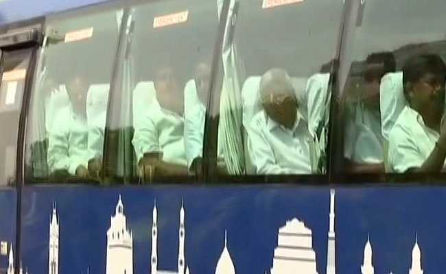 Congress-JDS To Fly Their Flock Out Of Karnataka, Worried About Poaching
