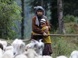 'करीम मोहम्मद' की खातिर इस शख्स ने 20 दिन तक पहने एक ही कपड़े, बताई ये वजह 'करीम मोहम्मद' की खातिर इस शख्स ने 20 दिन तक पहने एक ही कपड़े, बताई ये वजह