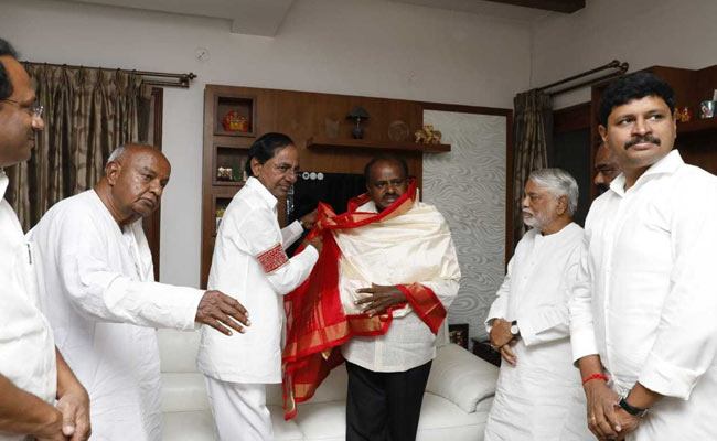 KCR To Skip Karnataka Swearing-In, Meets Kumaraswamy A Day Before